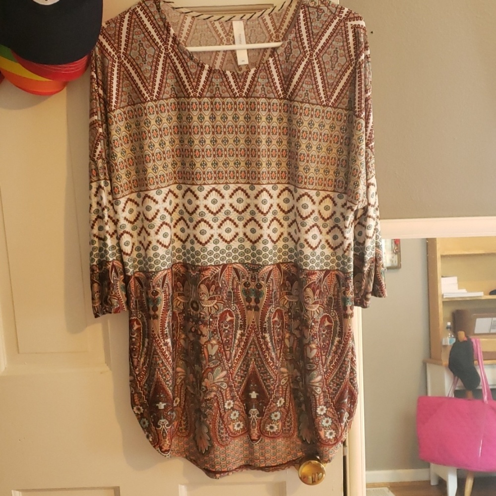 Patterned loose fitting top
